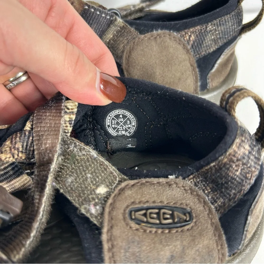 KEEN camo hiking kids sandal